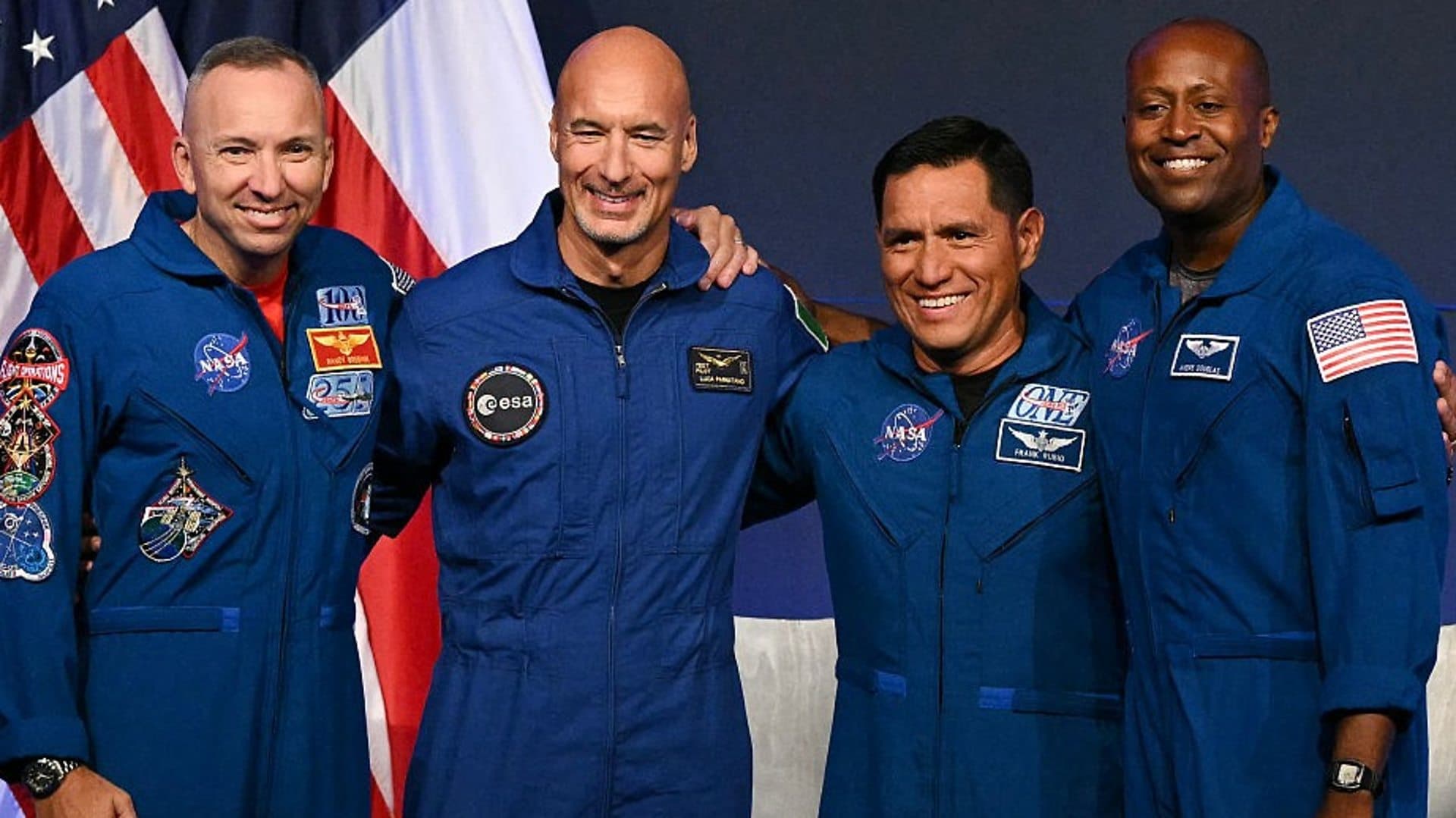 Nasa reveals crew for Artemis III mission