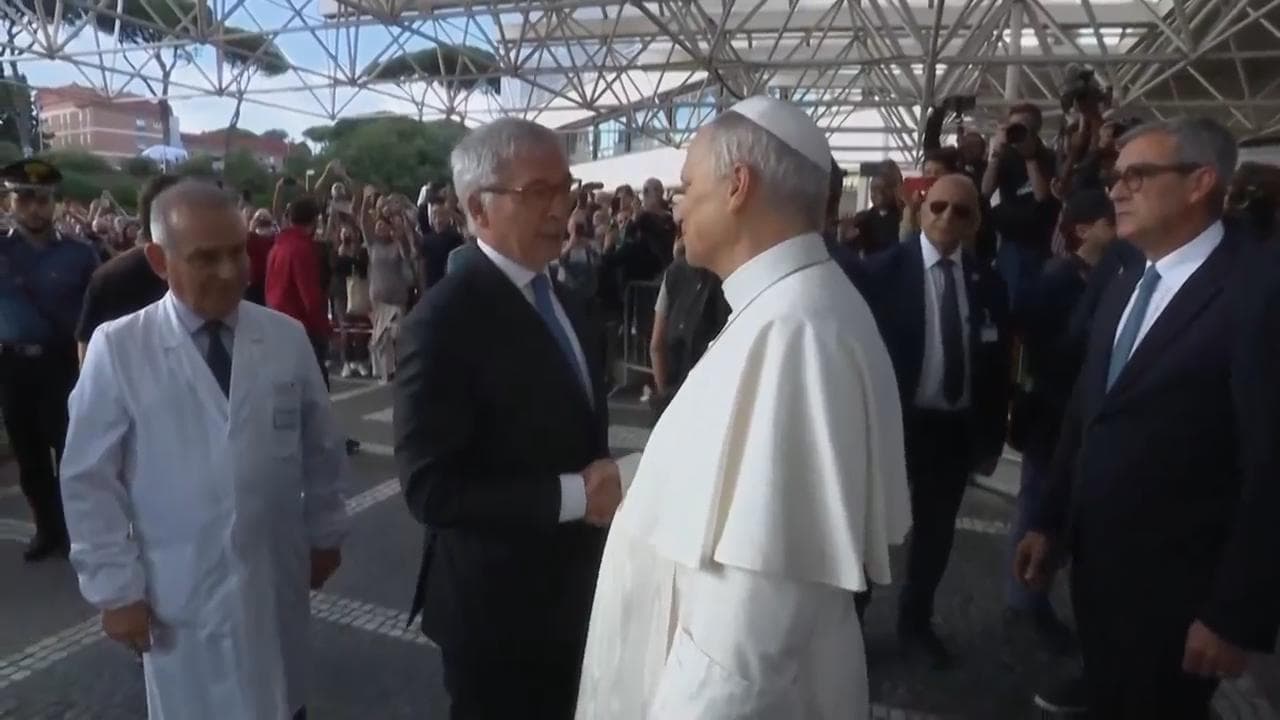Le Pape Léo quitte l'hôpital et dit qu'il va beaucoup mieux