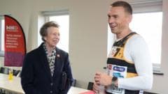 La princesse Anne rencontre Sinfield au deuxième jour de sa course caritative