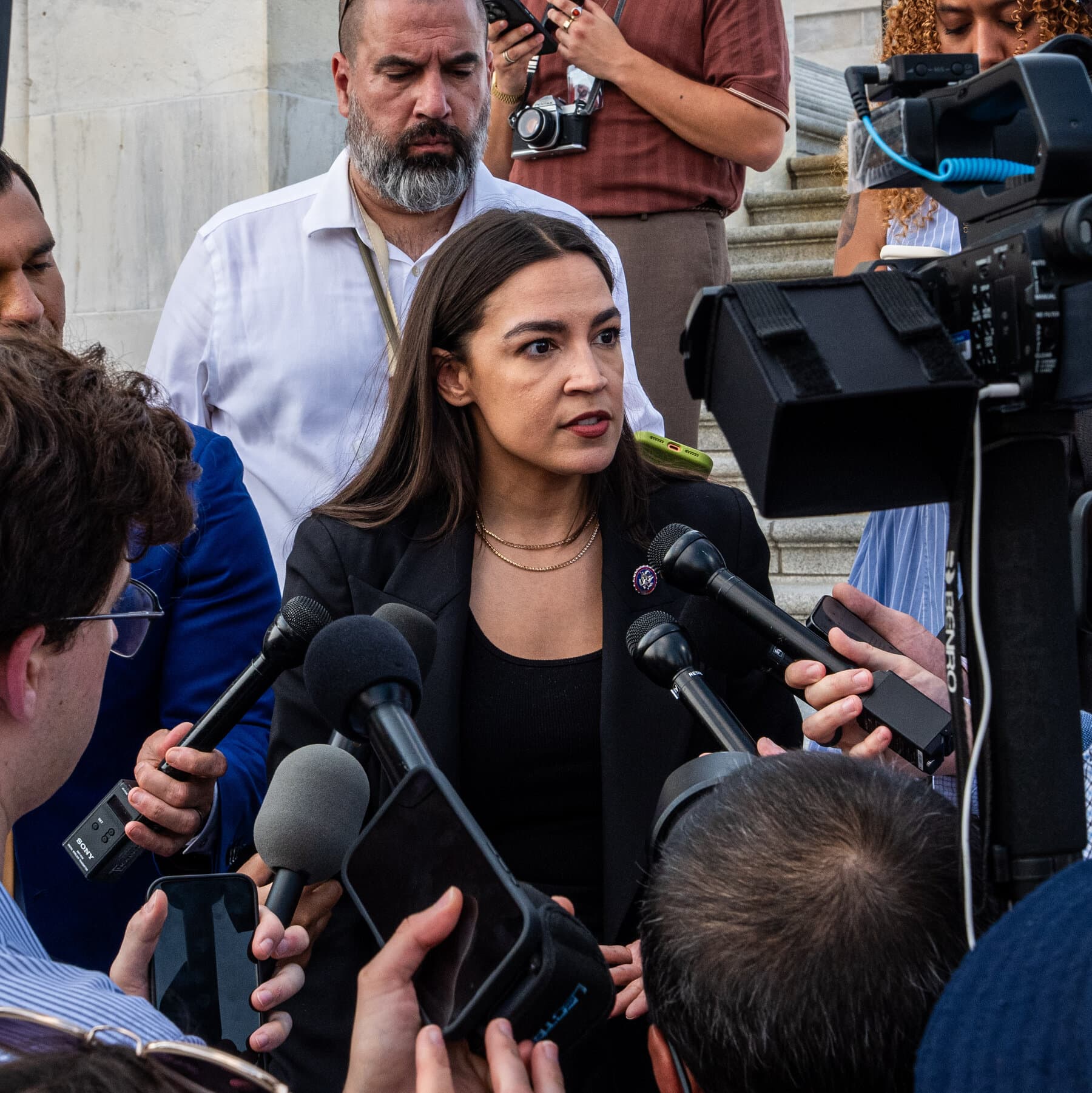 Ocasio-Cortez dit qu'elle fait congeler ses ovocytes