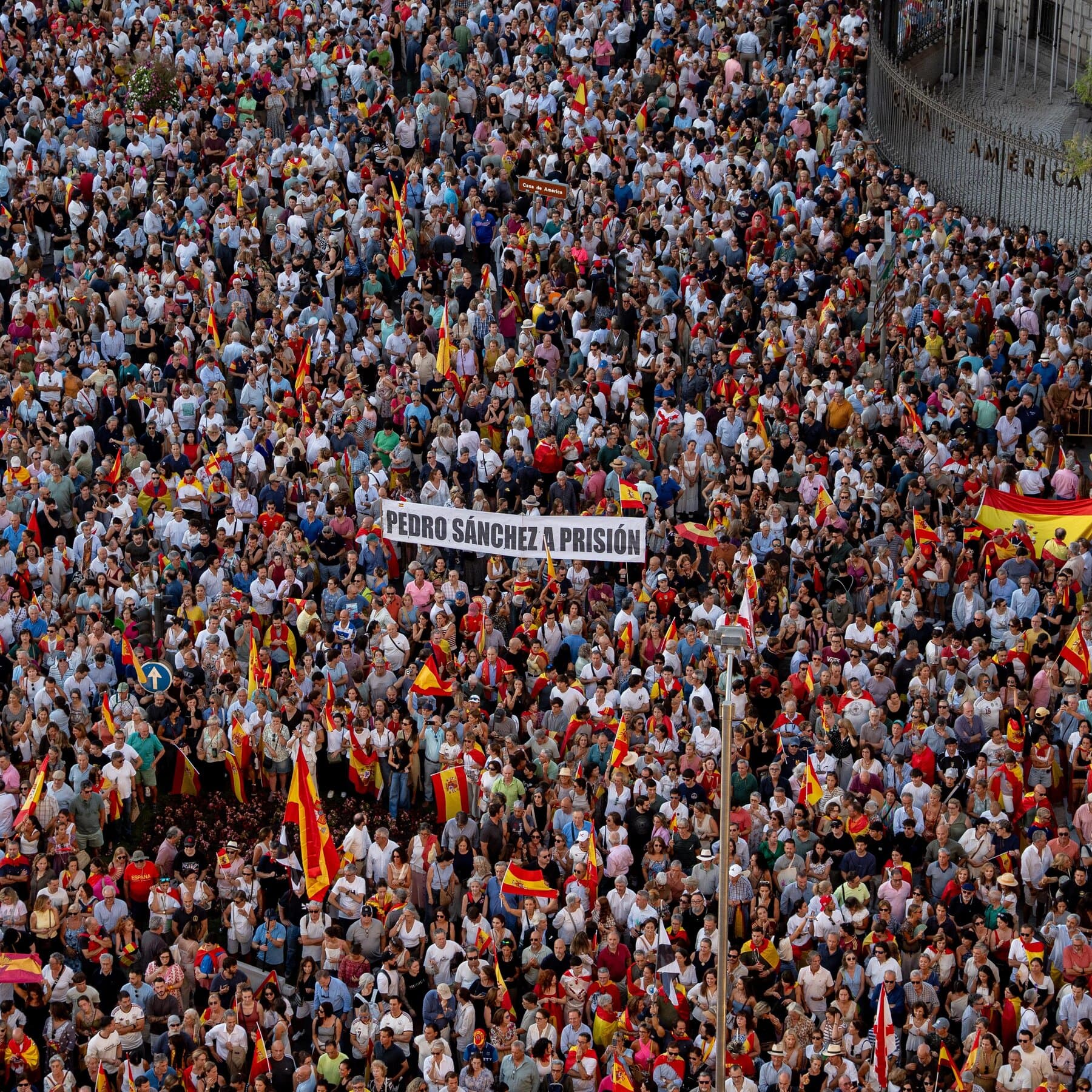 Le dirigeant de l'Espagne pose des questions sur le contrôle de la frontière à Ceuta