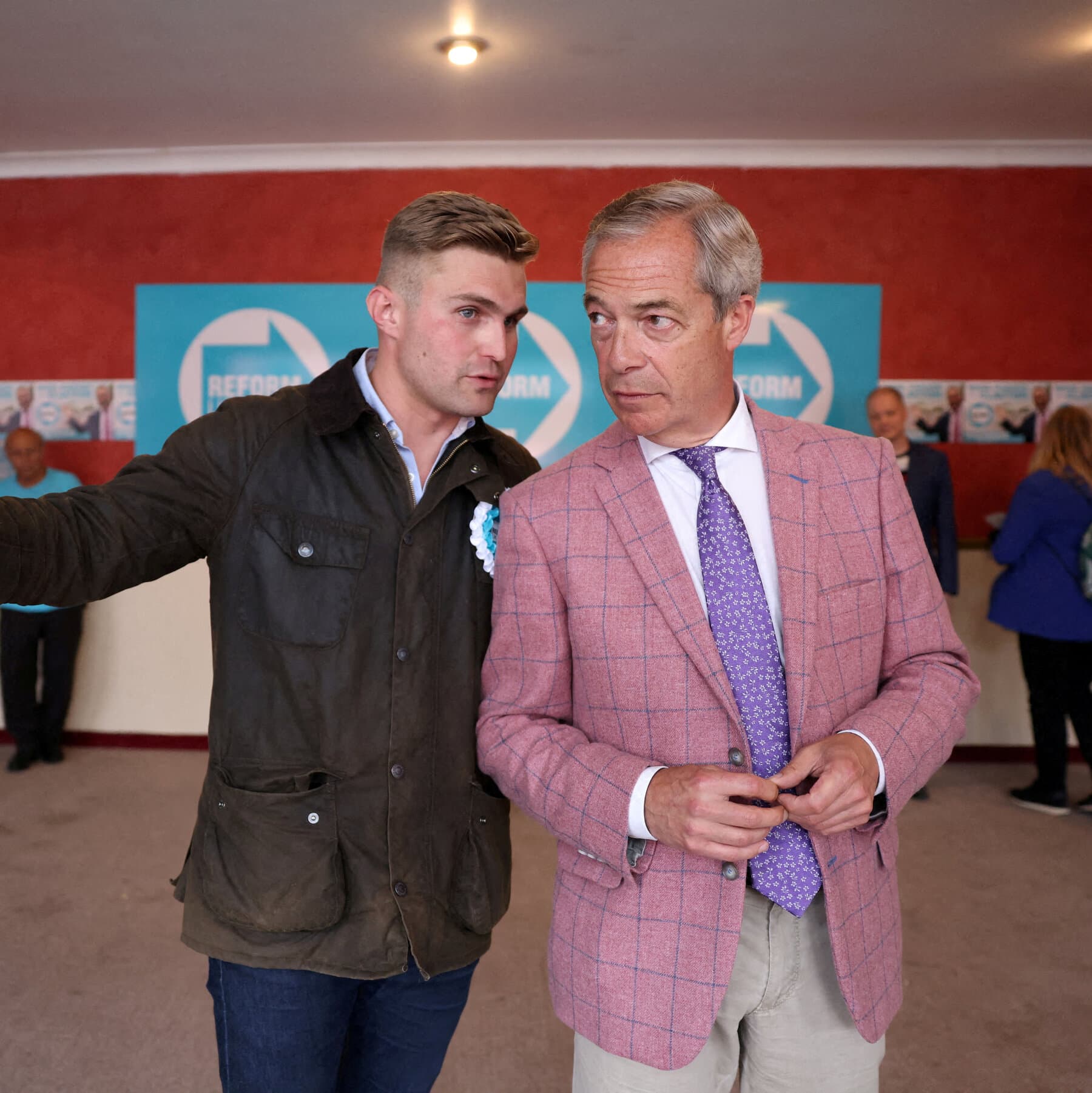 Nigel Farage va parler à la conférence de son parti malgré des questions sur l'argent