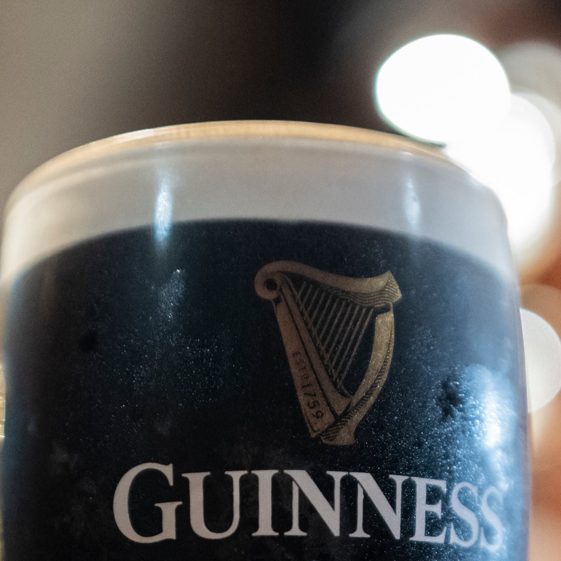 Furto de Proporções Épicas: Criminosos Subtraem 800 Barris de Guinness na Grã-Bretanha