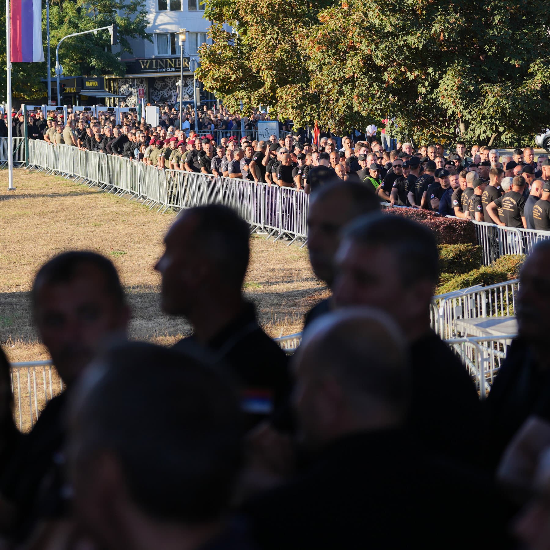 Des milliers de Serbes se rassemblent pour pleurer Ratko Mladic, le « boucher de la Bosnie »