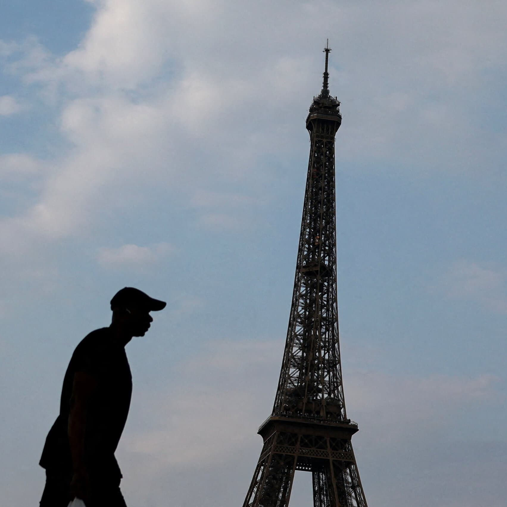 Eiffel Tower Workers Strike, Saying Women Were Excluded From Hindu Group’s Visit