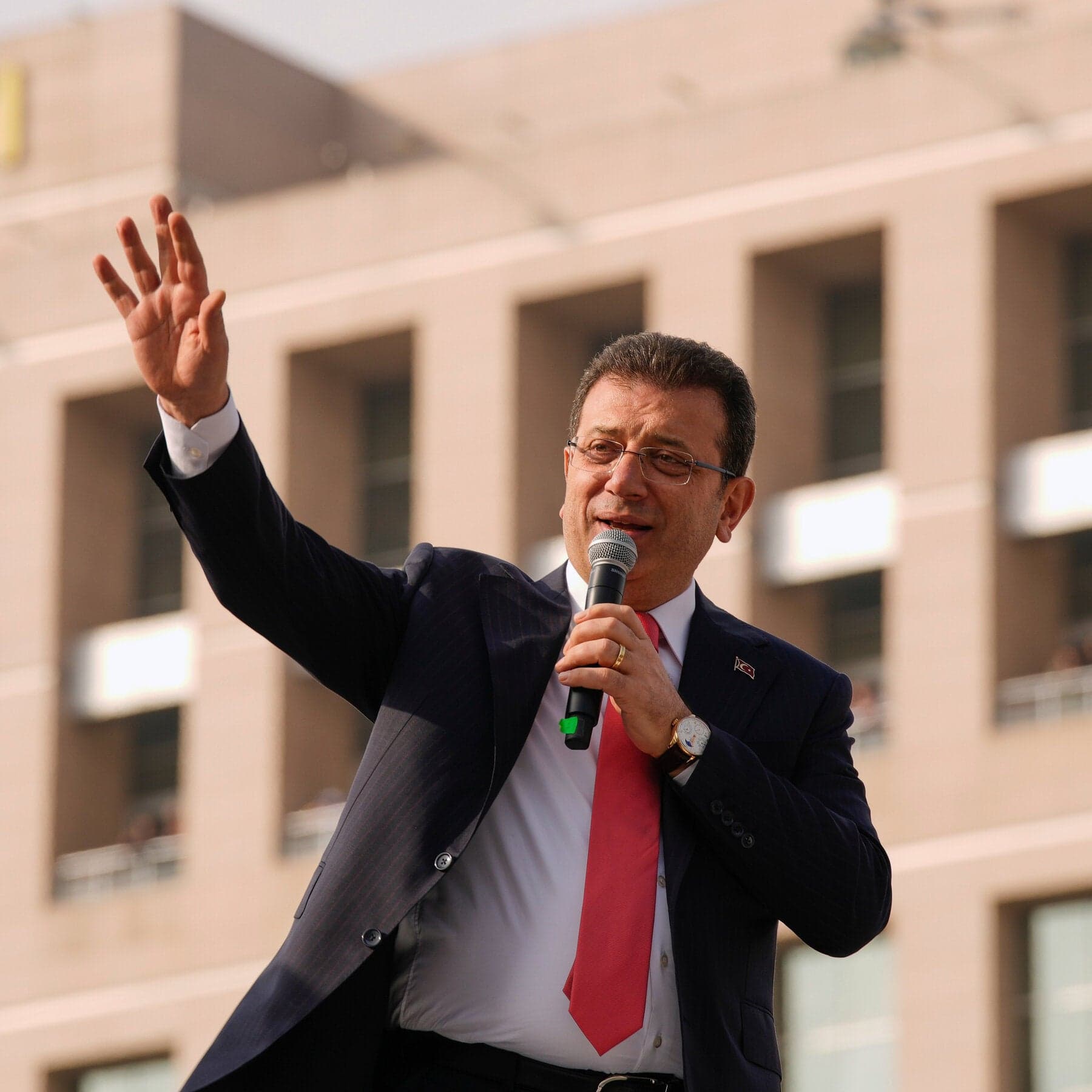 Turkija uždraudė knygą, kurią parašė politikas kalėjime. Mes ją perskaitėme.